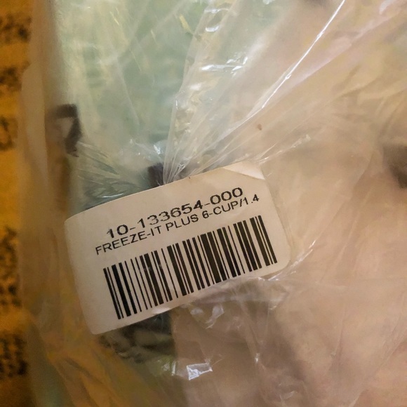 Tupperware Freeze-it Plus Container 2pc set NEW - Picture 3 of 3